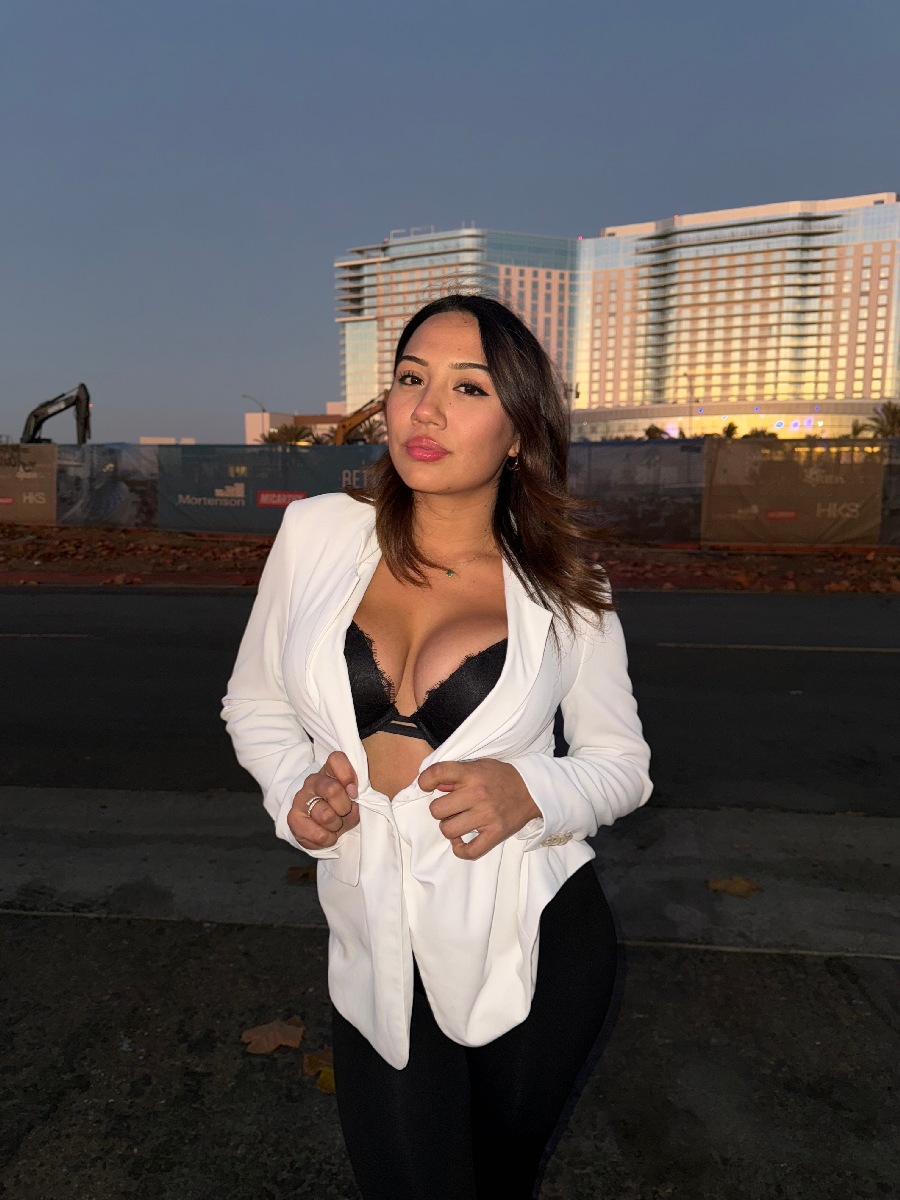 Take a pause and enjoy Ali Cruz — streaming from Bikaner