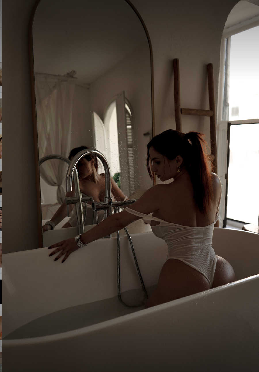 A playful frame from Miranda Faith nude — online in Bikaner