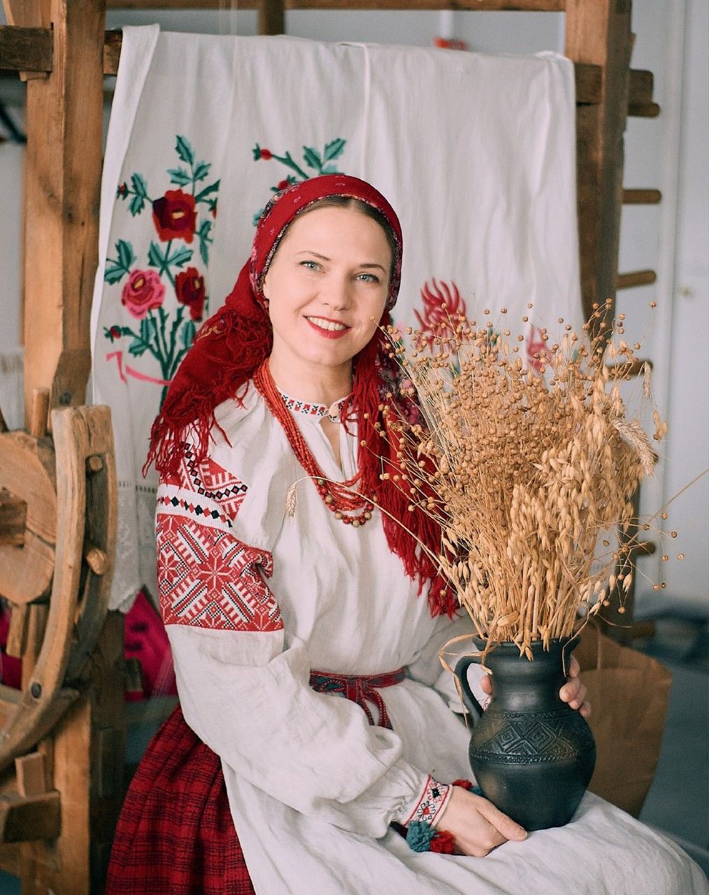 Women in Slavic costumes in Bikaner