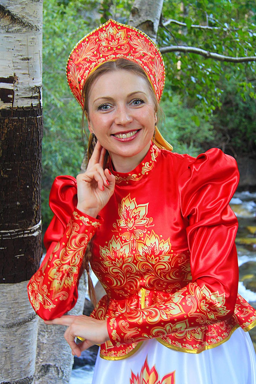 Women in Slavic costumes in Bikaner
