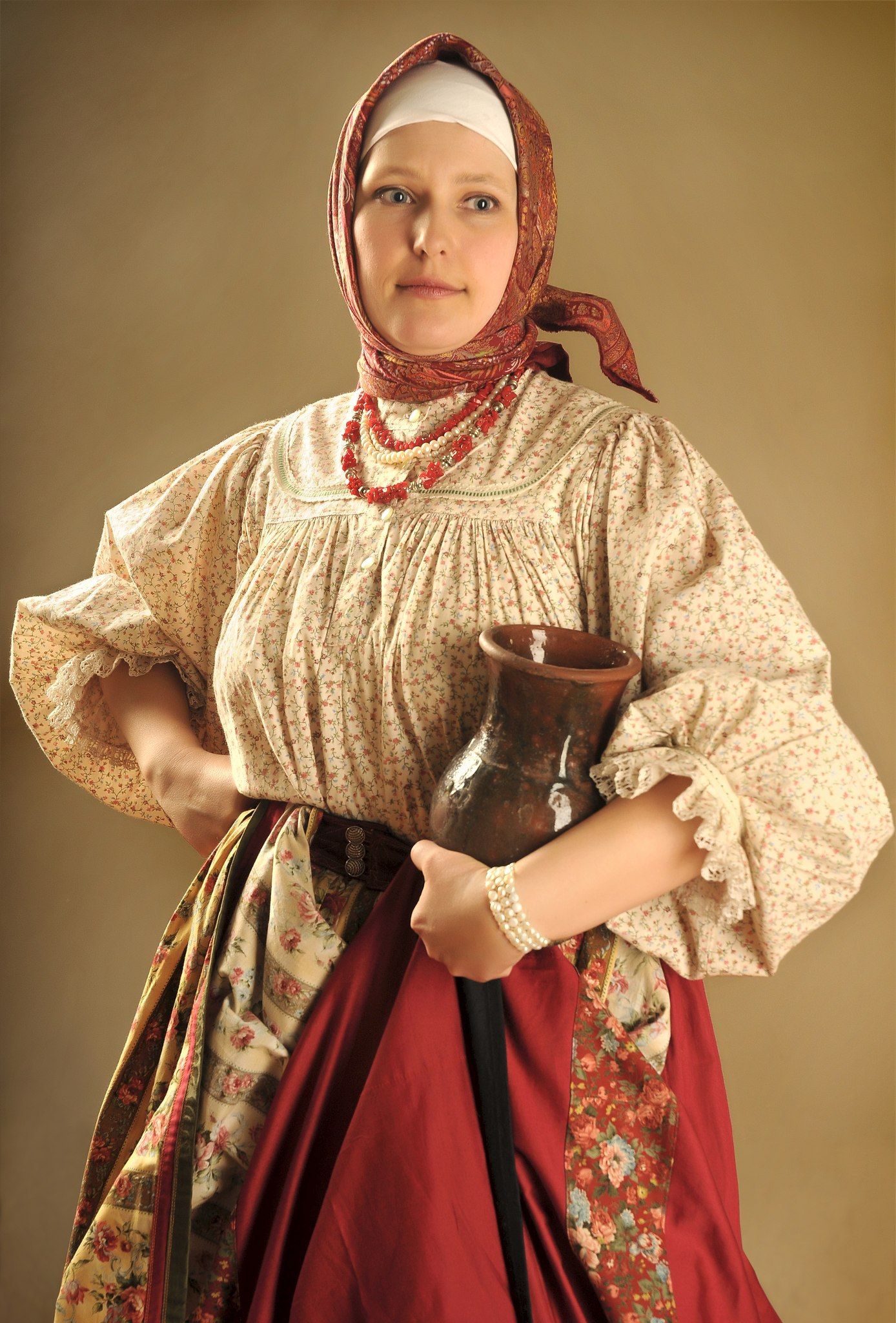 Girls in Slavic costumes in Bikaner