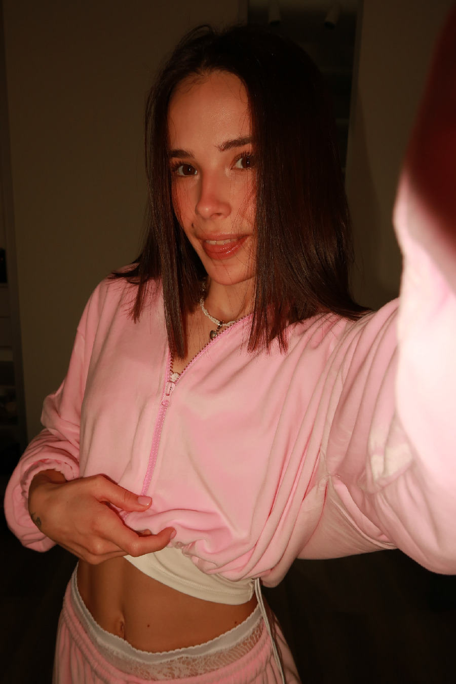 Tina brings the glow — live moments in Bikaner